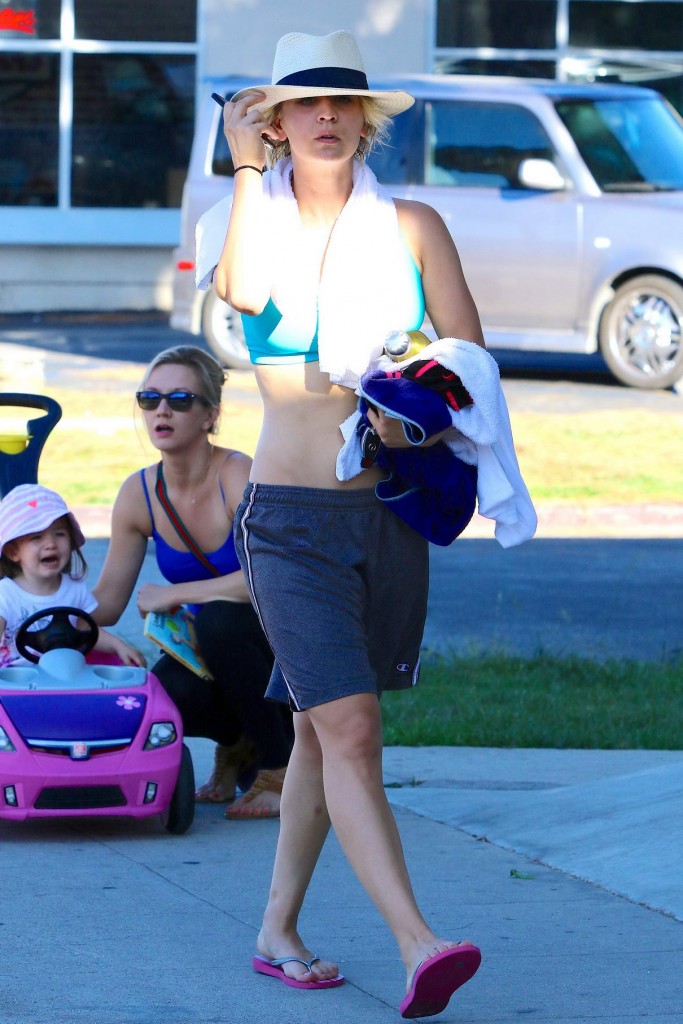 Kaley Cuoco Leaving Yoga Class in Studio City 8/10/2015-1