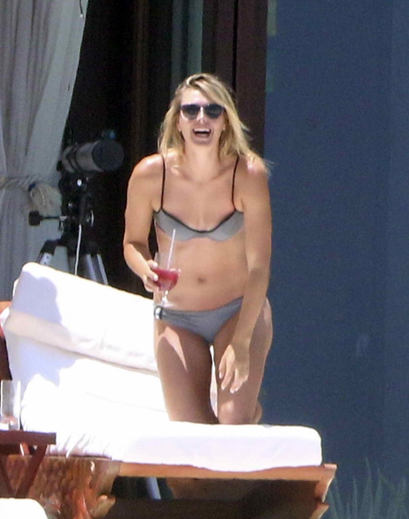 Maria Sharapova in Bikini at the Beach in Cabo San Lucas-1