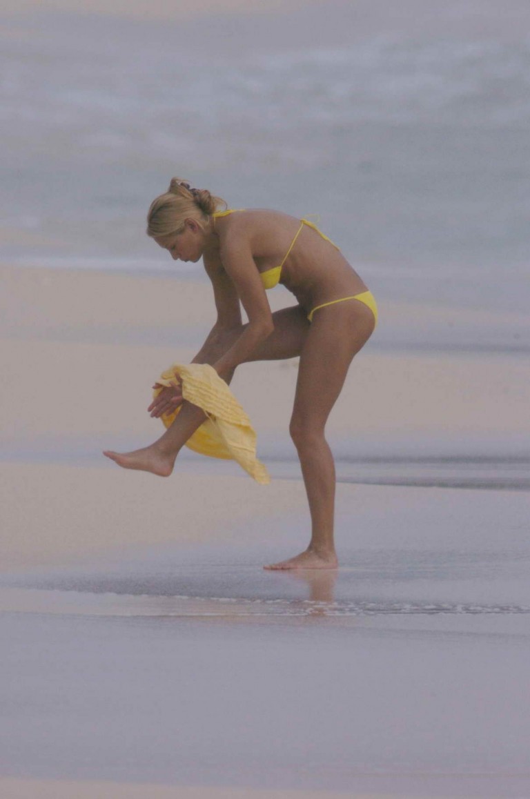 Anna Kournikova In Bikini In St Barts 6 LACELEBS CO