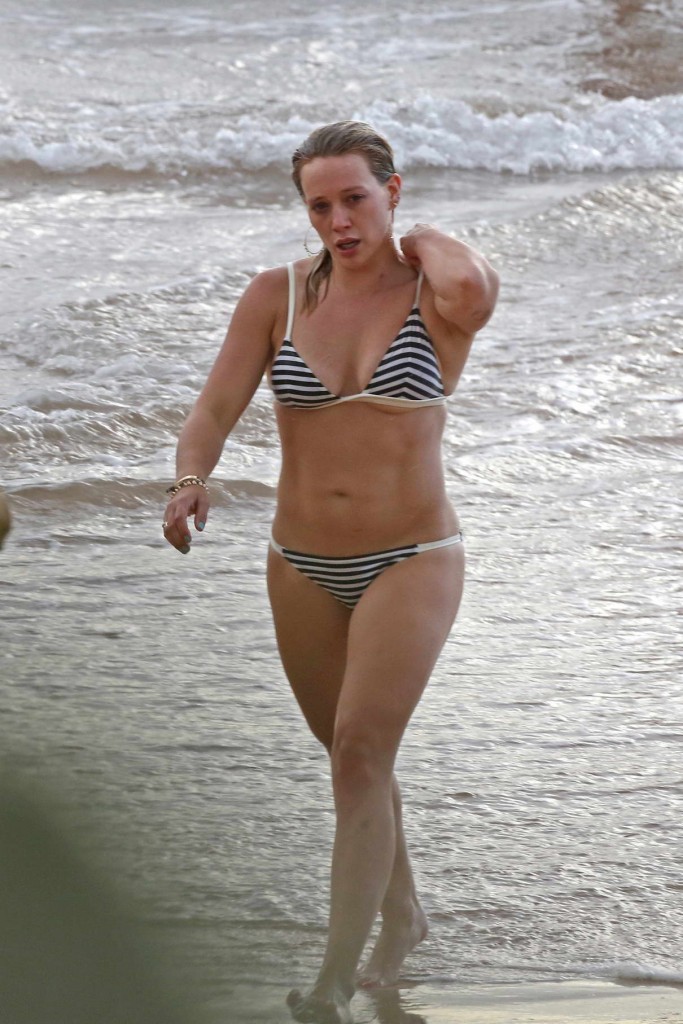 Hilary Duff In Bikini At The Beach In Maui Lacelebs Co
