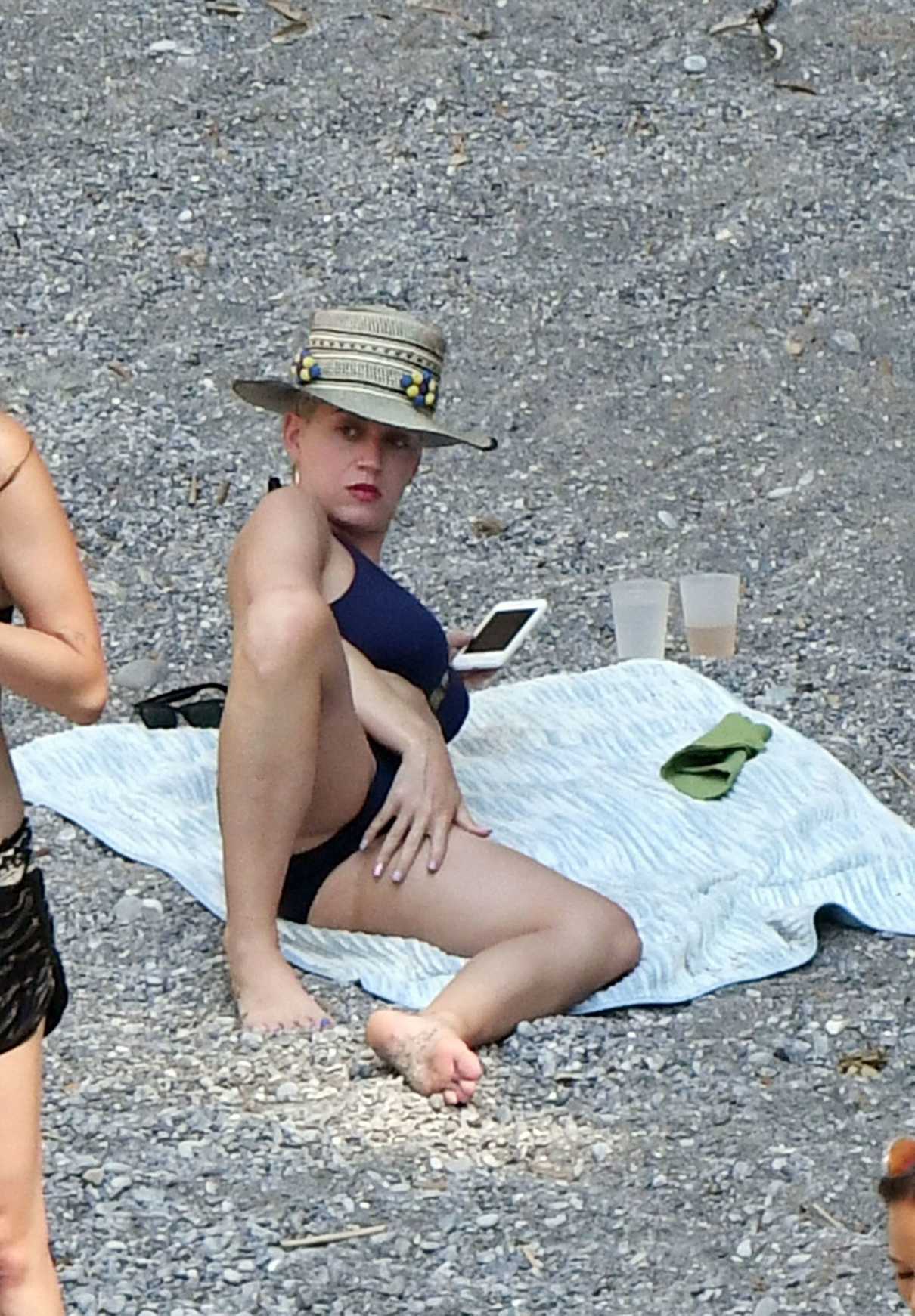 Natalia livingston bikini