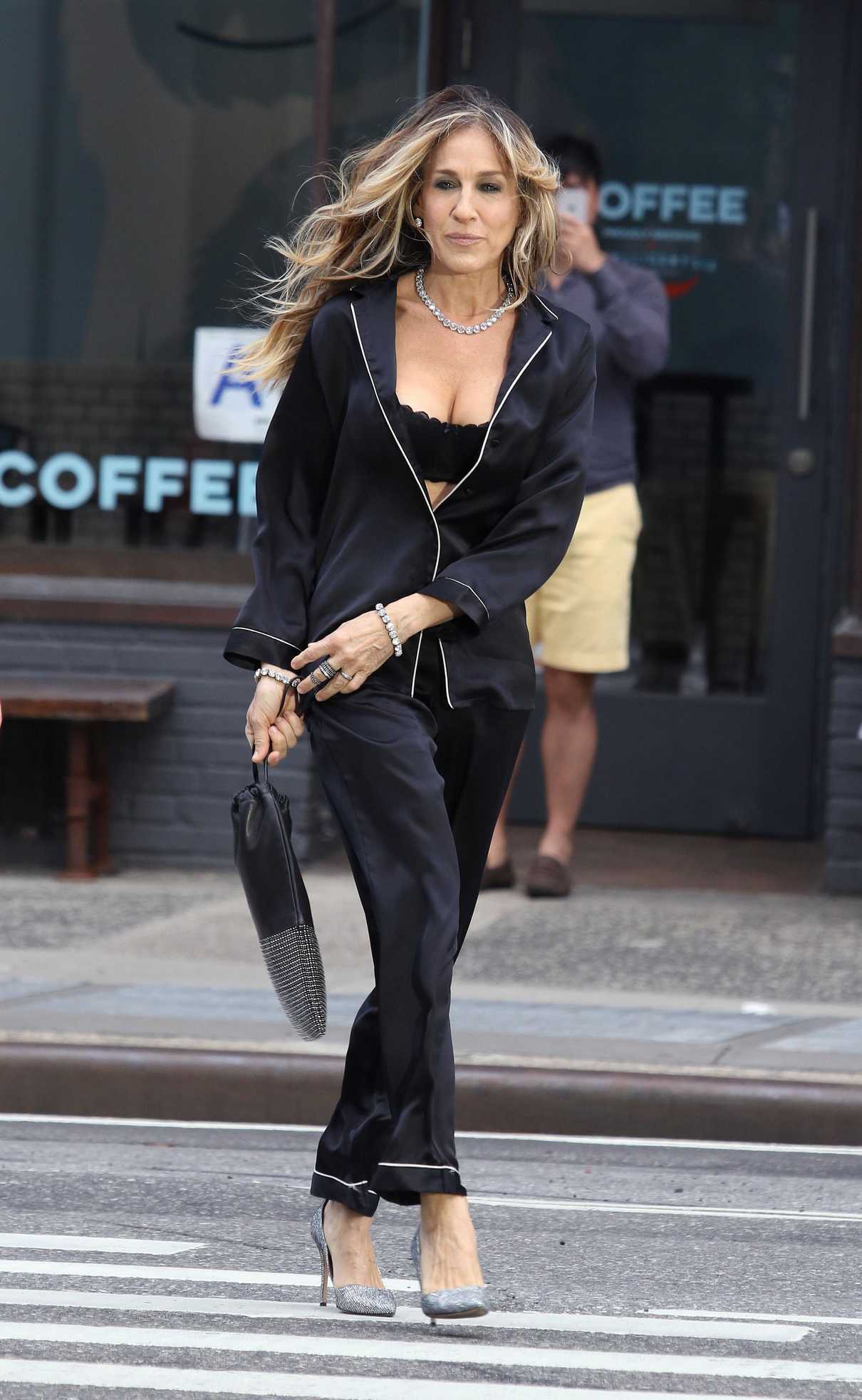 Sarah Jessica Parker Films a Commercial for Intimissimi lingerie in Downtown in ...