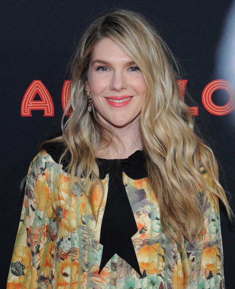 Simple Lily Rabe Workout for push your ABS