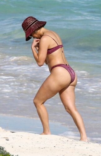 Jennifer Lopez In A Purple Bikini On The Beach In The Turks And Caicos