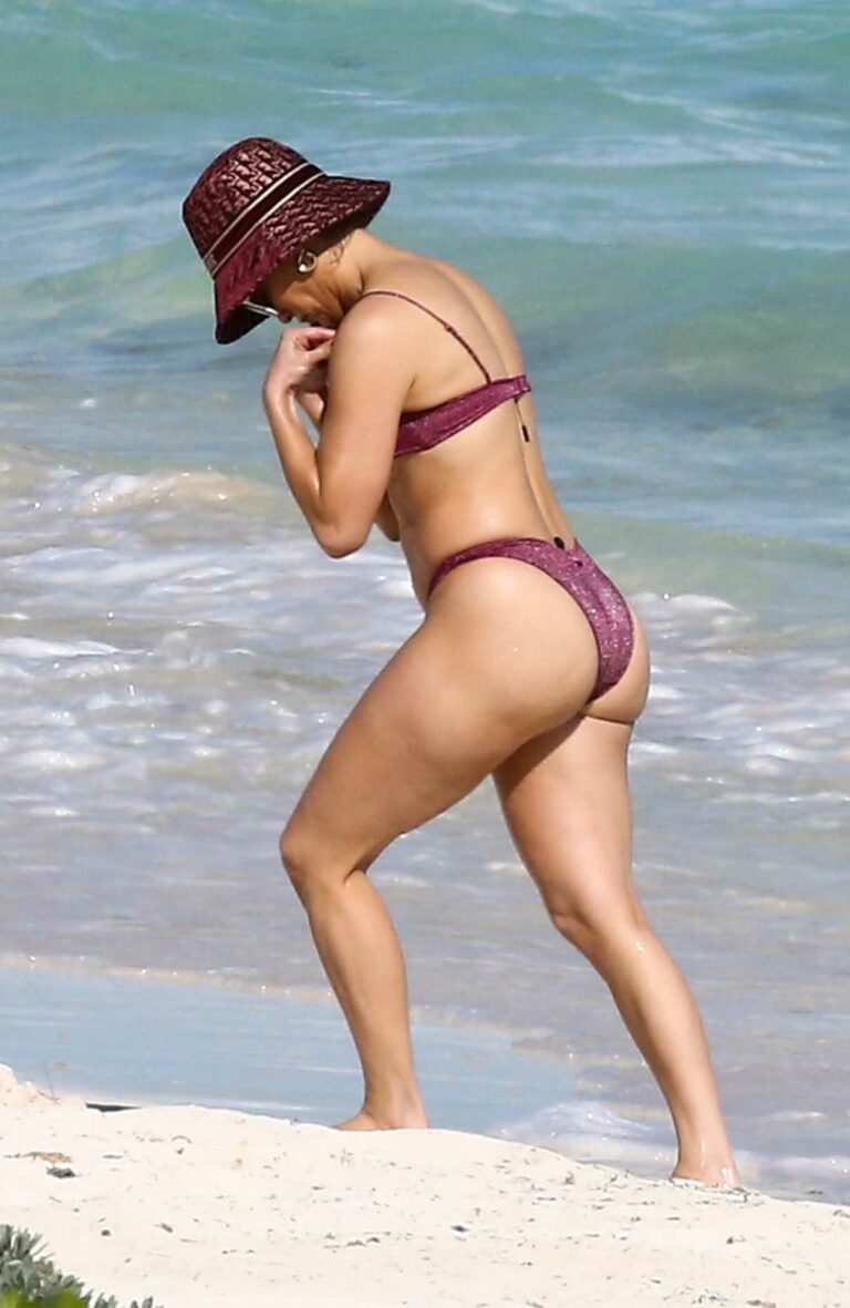 Jennifer Lopez In A Purple Bikini On The Beach In The Turks And Caicos Islands