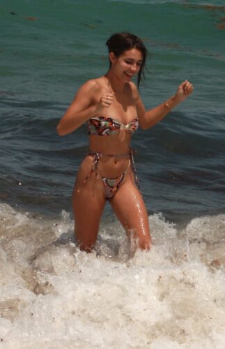 Tao Wickrath In A Floral Bikini On The Beach In Miami