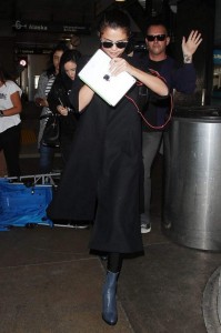 Selena Gomez Arrives at LAX Airport in Los Angeles 7/28/2015-2