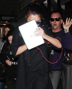 Selena Gomez Arrives at LAX Airport in Los Angeles 7/28/2015-3