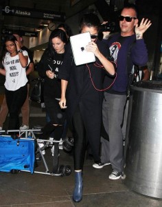 Selena Gomez Arrives at LAX Airport in Los Angeles 7/28/2015-5