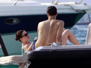 Anne Hathaway Shows off Her Bikini Body on a Yacht in Spain 8/14/2015-8