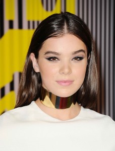 Hailee Steinfeld at 2015 MTV Video Music Awards in LA 8/30/2015-7