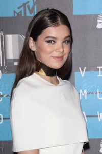 Hailee Steinfeld at 2015 MTV Video Music Awards in LA 8/30/2015-8