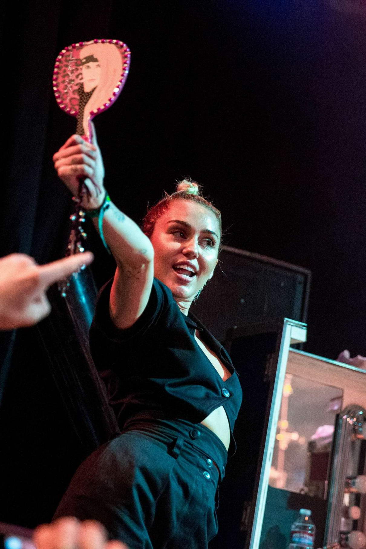 Miley Cyrus Performs on Final Show at House of Blues in Los Angeles 8 ...
