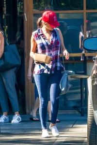 Selena Gomez Leaving Pedalers Fork Restaurant in Calabasas 8/10/2015-4