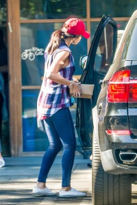 Selena Gomez Leaving Pedalers Fork Restaurant in Calabasas 8/10/2015-5