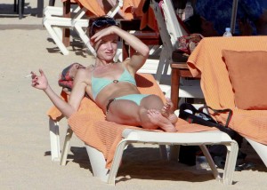 Juliette Lewis in Bikini in Los Cabos Mexico-3