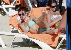 Juliette Lewis in Bikini in Los Cabos Mexico-6