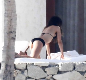 Kate Beckinsale in Bikini in Mexico-5