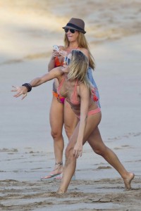 LeAnn Rimes in Bikini at the Beach in Hawaii-4