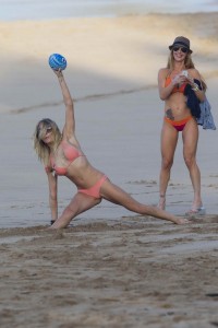 LeAnn Rimes in Bikini at the Beach in Hawaii-6