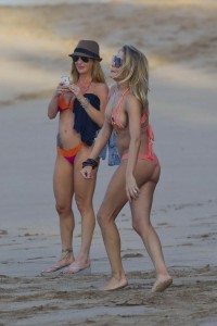 LeAnn Rimes in Bikini at the Beach in Hawaii-9
