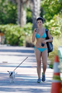 Amanda Cerny in a Stunning Bikini Walking in Miami-4