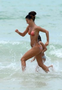 Gabrielle Anwar in a Stunning Bikini on the Beach in Miami-9