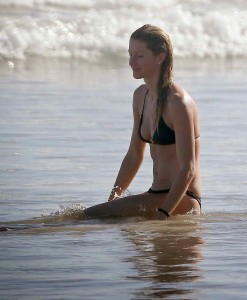 Gisele Bundchen in Bikini in Costa Rica-8
