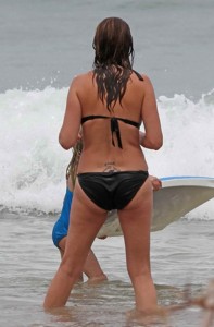 Julia Roberts in a Stunning Bikini at a Beach in Hawaii-4