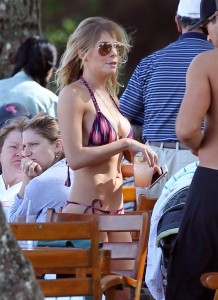 LeAnn Rimes in Bikini in Hawaii-5