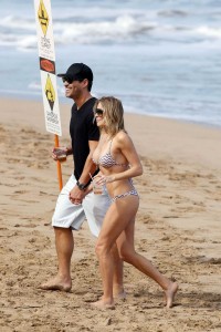 LeAnn Rimes in Bikini on the Beach in Maui Hawaii-3