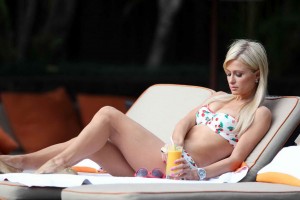 Paris Hilton in a beautiful Bikini at the Pool in Sao Paulo-2