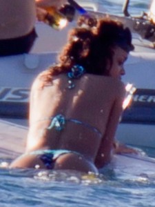 Rihanna in Bikini in Hawai-2