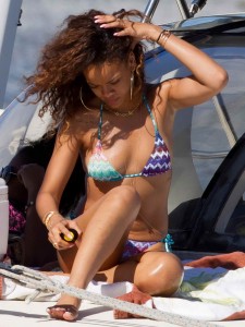 Rihanna in Bikini in Hawai-6