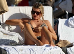 Rita Rusic in a Stunning Bikini on the Beach in Miami-7