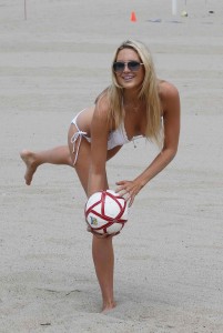Stephanie Pratt in Bikini at the Beach in the Hamptons-4