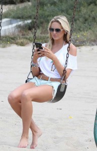 Stephanie Pratt in Bikini at the Beach in the Hamptons-9