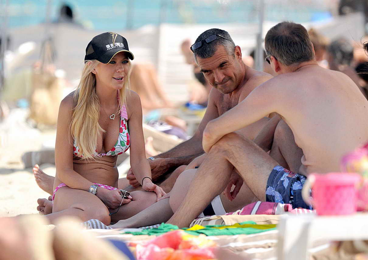 Tara Reid Resting In A Bikini On The Beach In Saint Tropez 5 Lacelebs Co