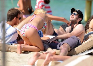 Tara Reid Resting in a Bikini on the Beach in Saint Tropez-6