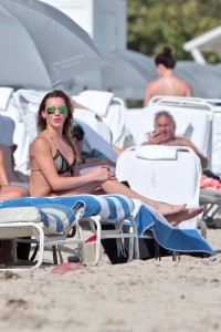 Katie Cassidy in Bikini in Miami 12/23/2015-9