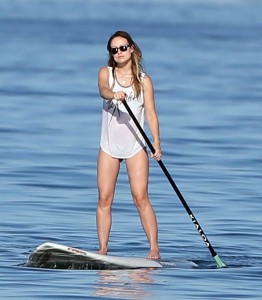Olivia Wilde Spotted in Bikini in Hawaii 12/13/2015-7