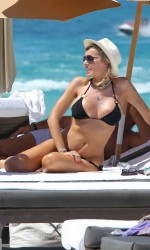 Rita Rusic in a Breathtakingly Bikini at the Beach in Miami