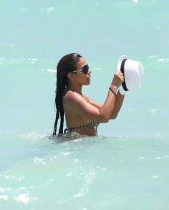 Vida Guerra in Bikini at the Beach in Miami-7
