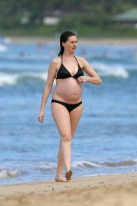 Anne Hathaway in Bikini at the Beach in Hawaii 12/27/2015-2