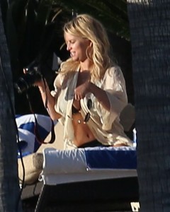 Jessica Simpson in Bikini in Cabo San Lucas 01/17/2016-4