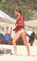 Toni Garrn in Bikini at the Beach in Cancun 01/11/2016