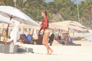Toni Garrn in Bikini at the Beach in Cancun 01/11/2016-4