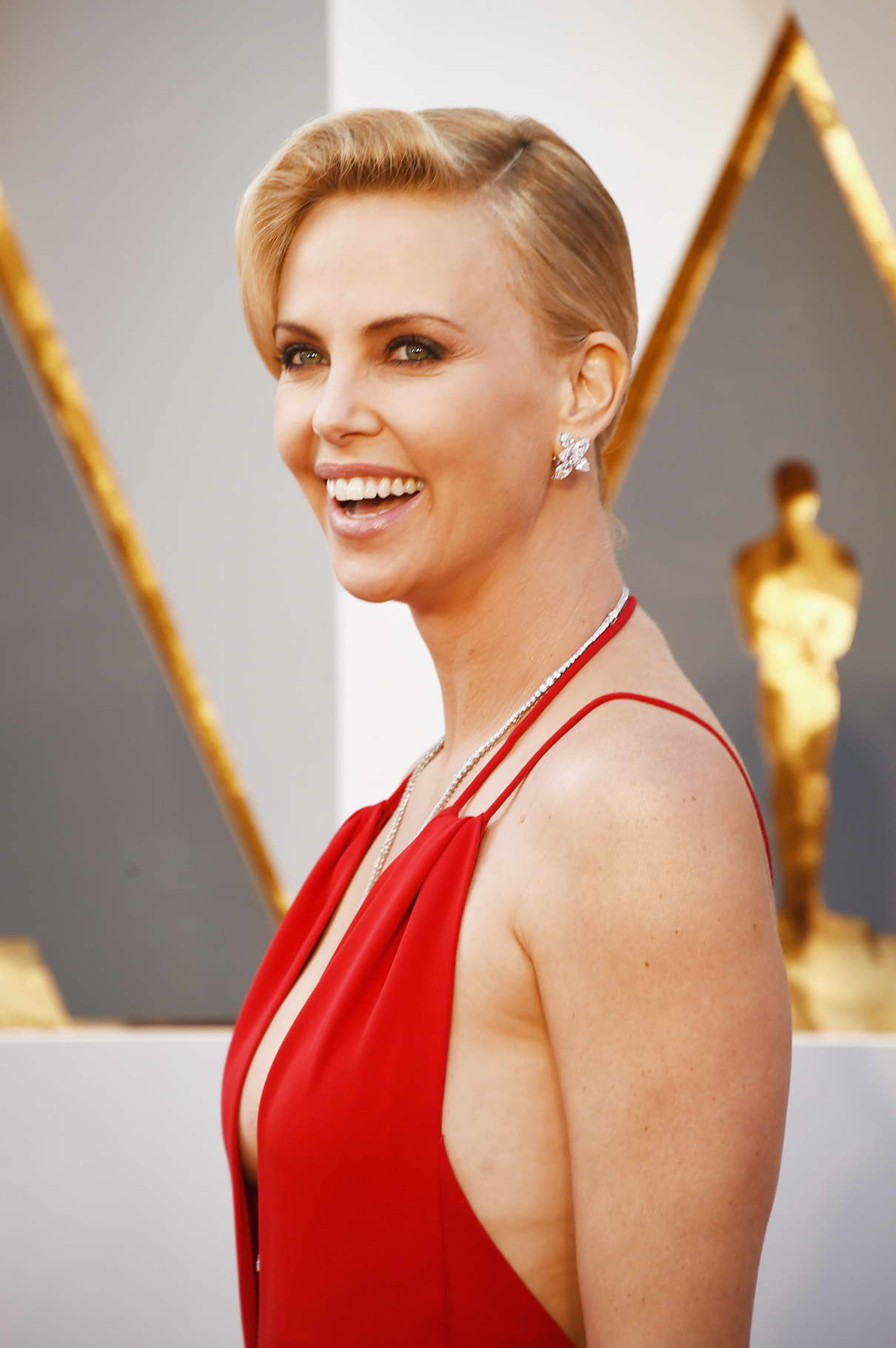 Charlize Theron At 88th Annual Academy Awards In Hollywood 02282016 3 Lacelebsco 