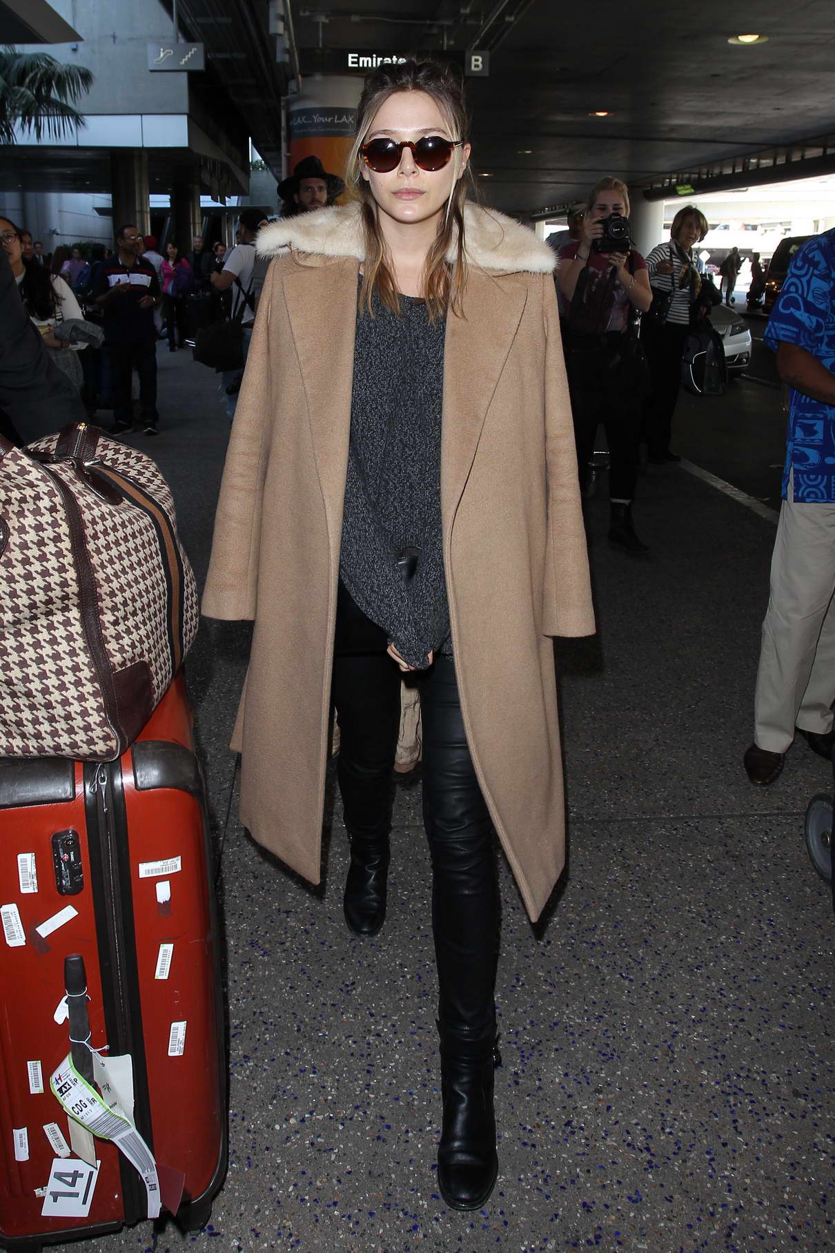 Elizabeth Olsen at LAX Airport in Los Angeles 02/25/2016-4 – LACELEBS.CO