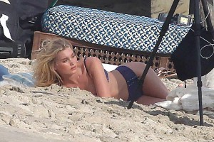 Elsa Hosk in Bikini During a Photoshoot for Victoria's Secret 02/26/2016-5